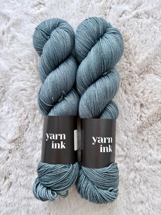 still // twist sock // 100g