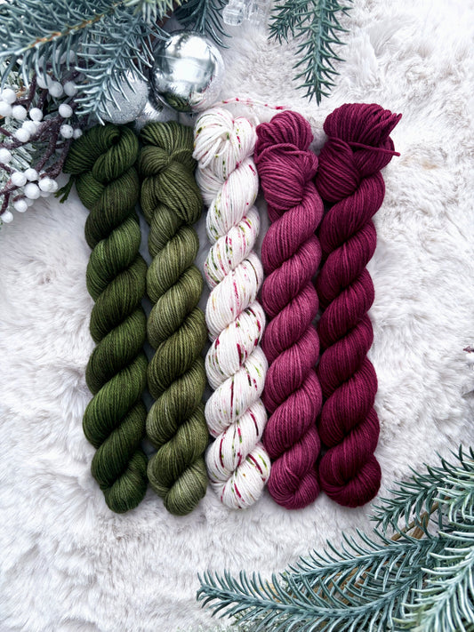 PREORDER // mr.grinch // classic sock mini's